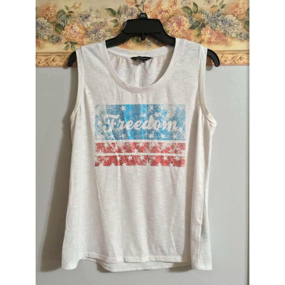 Rock & Republic Medium White Freedom Patriotic Sleeveless Casual Festive Top